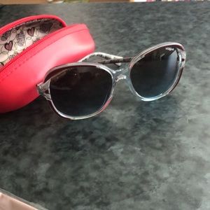 ❤️👌VOGUE brand new sunglasses